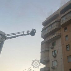 В центре Шымкента загорелась квартира, потребовалась эвакуация