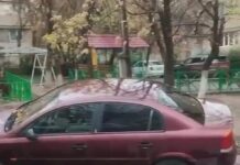 В Шымкенте провалилось дорожное полотно. Повреждены машины