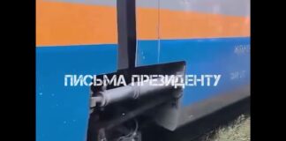 Автомобиль наехал на пассажирский поезд