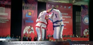 Лучшие борцы страны продолжают борьбу во второй день чемпионата в Шымкенте