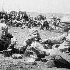 Память пылает в сердцах: герои войны и гордость республики