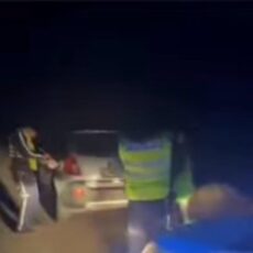 Женщина с детьми застряла на трассе без топлива