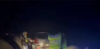 Женщина с детьми застряла на трассе без топлива