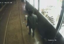 В Шымкенте неизвестный запенил двери 7 точек общепита на Арбате