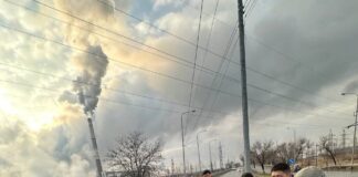 В индустриальной зоне строится паропровод