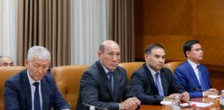 Вакцины и коррупция. О чем говорили на аппаратном совещании