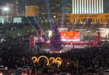 Главная новогодняя ёлка Шымкента засияла огнями