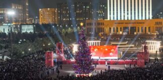 Главная новогодняя ёлка Шымкента засияла огнями