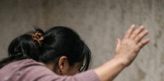 Родная мать в Шымкенте систематически избивала детей — полиция возбудила дело