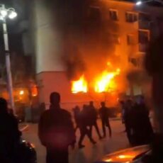 Человек погиб при пожаре в кафе Кентау (видео)