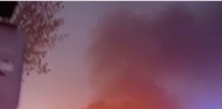 В центре Шымкента автомобиль горел синим пламенем (видео)