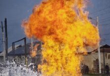 Автомобиль наехал на газовую трубу и загорелся в Шымкенте