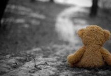 Погибшего под деревом мальчика нашли дворники