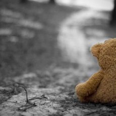 Погибшего под деревом мальчика нашли дворники