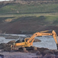 Неизвестные повредили 40 метров бетонной дамбы в Шымкенте