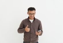 Мобильный ЦОН: сколько услуг казахстанцы получают через приложение