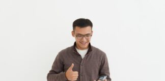 Мобильный ЦОН: сколько услуг казахстанцы получают через приложение