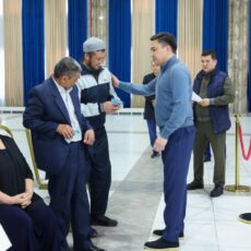 Очередникам в Шымкенте вручили ключи от 30 арендных квартир