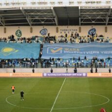 В Туркестане прошел футбольный матч с патриотической акцией в поддержку референдума