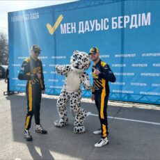 В Қонаеве на референдум пришёл избиратель в образе снежного барса