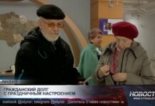 Первым проголосовавшим на участках вручали подарки