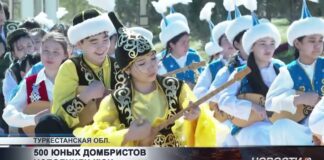 500 юных домбристов исполнили кюи в Туркестанской области