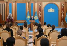 Президент поздравил женщин Казахстана с 8 Марта