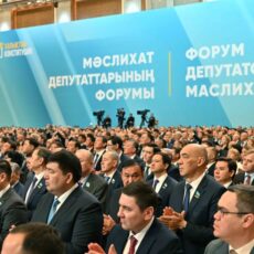 Токаев призвал казахстанцев сохранять спокойствие на фоне мировой напряженности