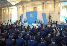 Президент назвал Конституцию ориентиром для будущих поколений