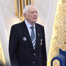 Легенда казахстанского альпинизма Ерванд Ильинский получил высшую государственную награду