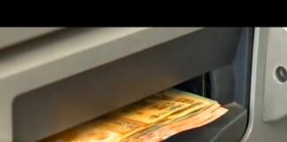 Казахстанцы всё реже снимают деньги в банкоматах