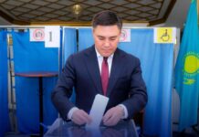 Аким Шымкента Габит Сыздыкбеков проголосовал на референдуме