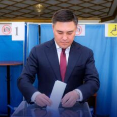 Аким Шымкента Габит Сыздыкбеков проголосовал на референдуме