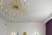 Молодожёнов благословили супруги с 50-летним стажем