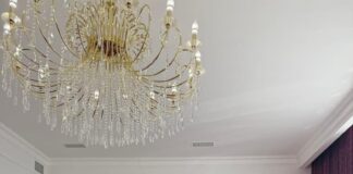 Молодожёнов благословили супруги с 50-летним стажем