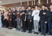 В Туркестане проводили первую группу призывников