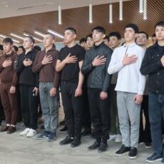 В Туркестане проводили первую группу призывников