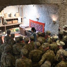 Военнослужащие познакомились с историей Шымкента в комплексе «Шымкала»