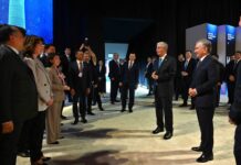 Президенты Казахстана и Узбекистана посетили хакатон по искусственному интеллекту