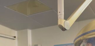 Врачи в Шымкенте спасли мужчину, подавившегося конфетой