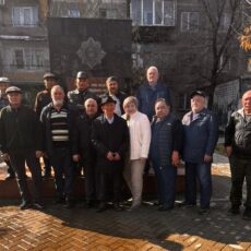 Чтоб не пропасть поодиночке