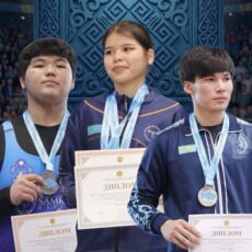Тяжелоатлеты Туркестанской области завоевали медали на чемпионате РК
