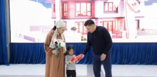 В Шымкенте очередникам вручили ключи от новых квартир