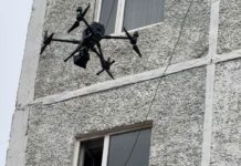 Дроны с громкоговорителями предупредили жителей о безопасности детей