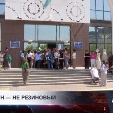 Родители штурмуют бассейн Дворца школьников в Шымкенте