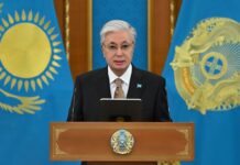 Глава государства поздравил казахстанцев с праздником единства и согласия