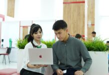 В ЦОНе Шымкента обучают цифровой грамотности граждан