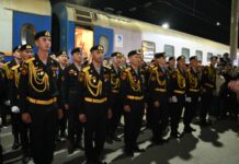 В Шымкенте торжественно встретили солдат, вернувшихся со службы