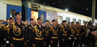 В Шымкенте торжественно встретили солдат, вернувшихся со службы