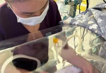 Врачи Шымкента выходили младенца весом 685 граммов